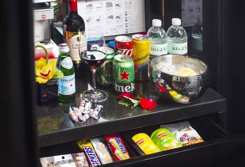 Quarto Clássico, Regent Shanghai Pudong   Complimentary First Round Minibar Per Stay   Including A Bottle Of Wine