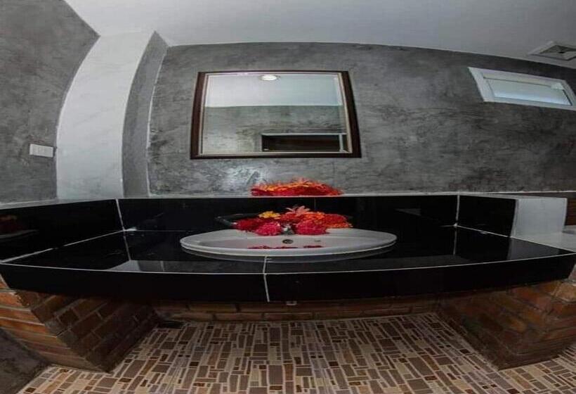 اتاق استاندارد سه تخته با چشم‌انداز باغ, Lanta New Beach Bungalows   Sha Plus