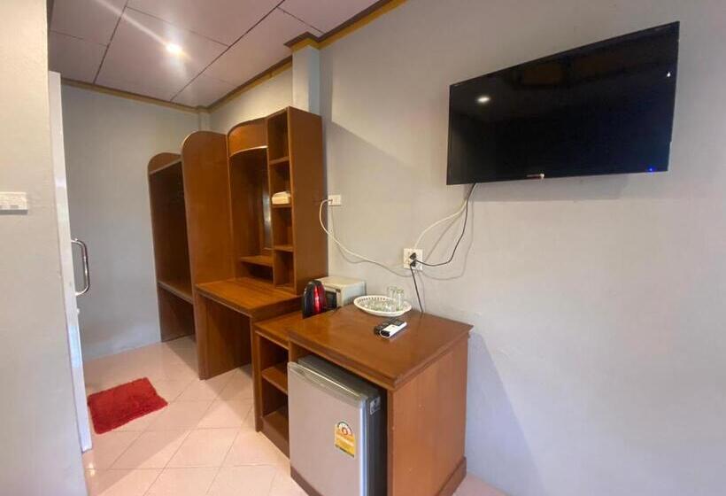اتاق استاندارد سه تخته با چشم‌انداز باغ, Lanta New Beach Bungalows   Sha Plus