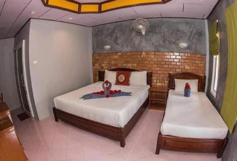 اتاق استاندارد سه تخته با چشم‌انداز باغ, Lanta New Beach Bungalows   Sha Plus