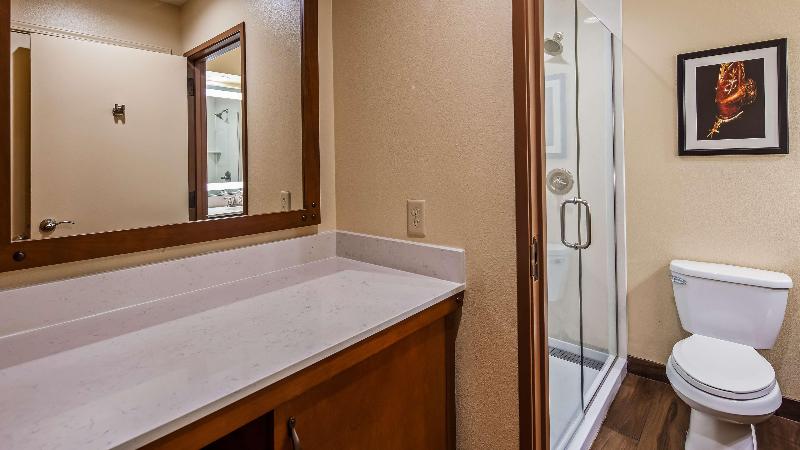 キングサイズベッドのスイートルーム, Quality Inn & Suites Belmont Route 151