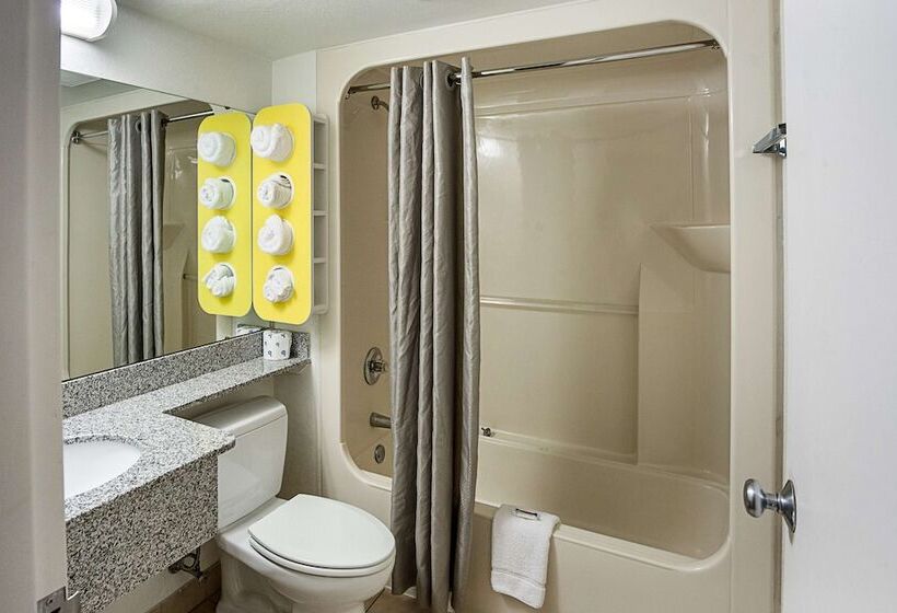 Номер Deluxe, Motel 6 Binghamton, Ny