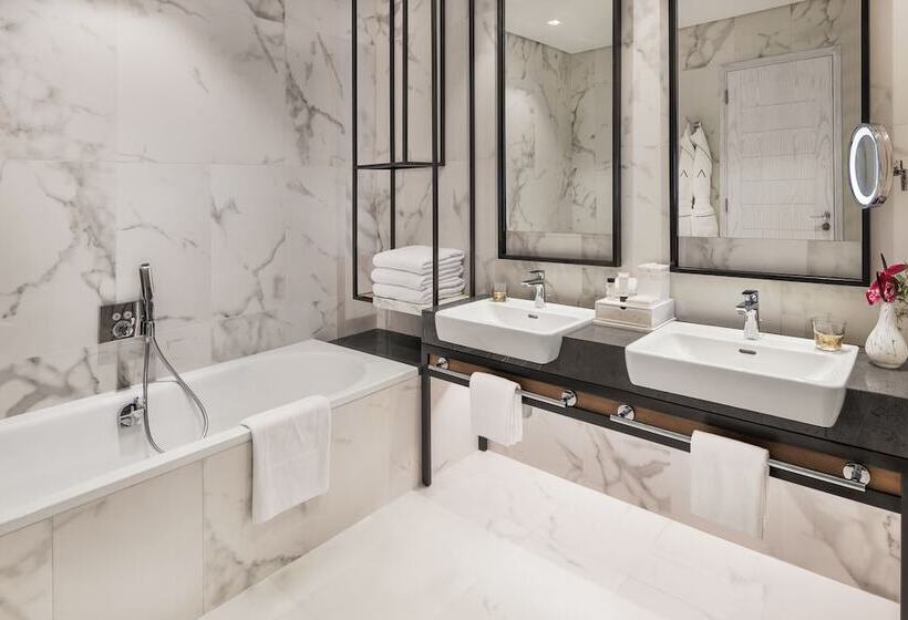 Номер Deluxe Вид на Бассейн, Address Beach Resort Fujairah