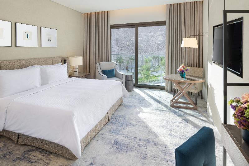 Номер Deluxe Вид на Бассейн, Address Beach Resort Fujairah