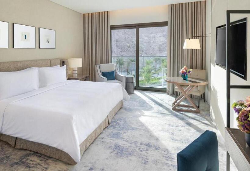 Номер Deluxe Кровать Кинг, Address Beach Resort Fujairah
