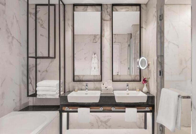 Номер Deluxe Вид на Бассейн, Address Beach Resort Fujairah