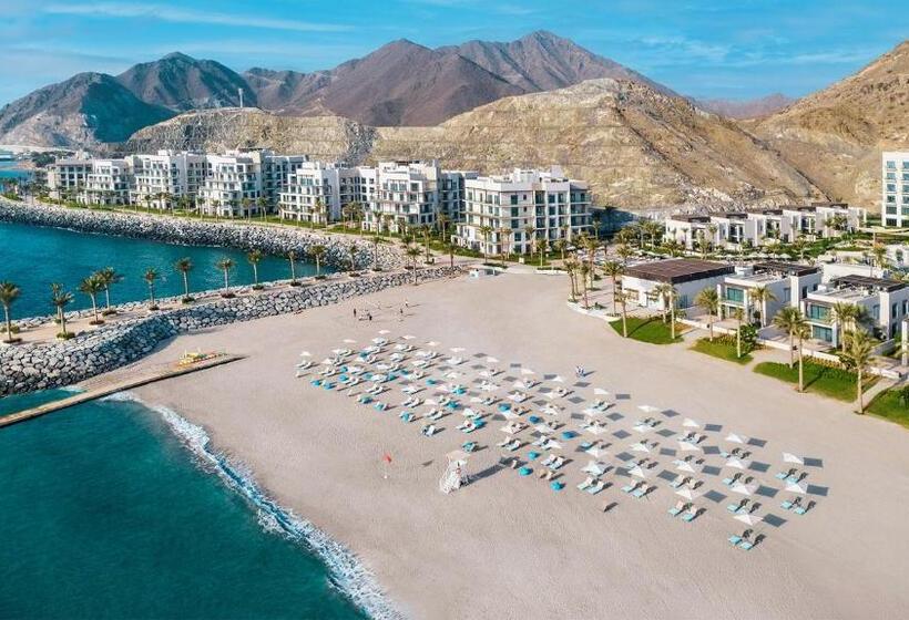 Апартаменты 3 Спальни, Address Beach Resort Fujairah