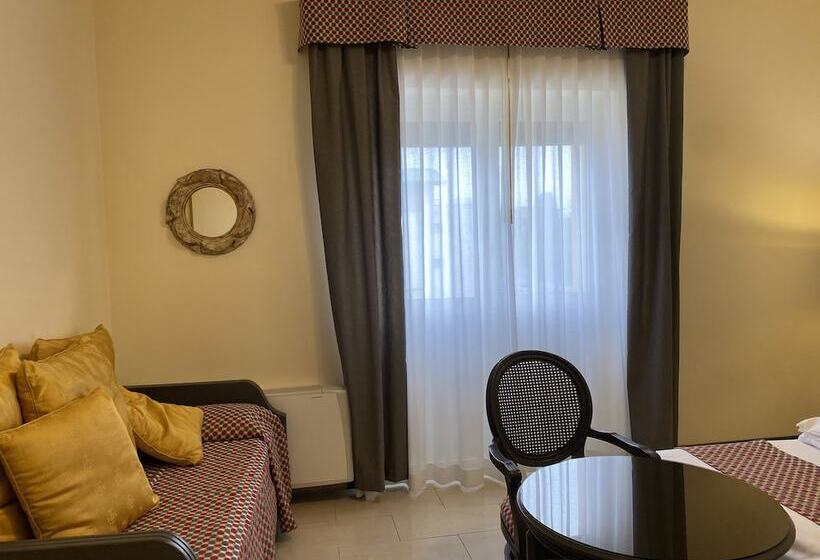 Quarto Triplo Estandar, Estee