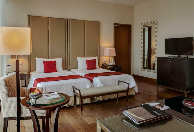 Номер Deluxe Вид на Бассейн, Anantara Downtown Dubai