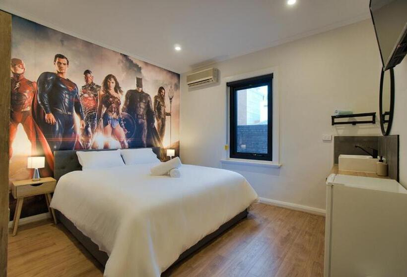 Люкс Кровать Кинг, Dreamy Stays Accommodation   Private Rooms With Shared Bathrooms