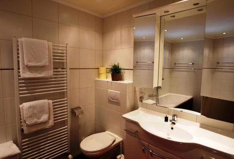 Апартаменты 2 Спальни с Балконом, Alpenlandhaus Menardi