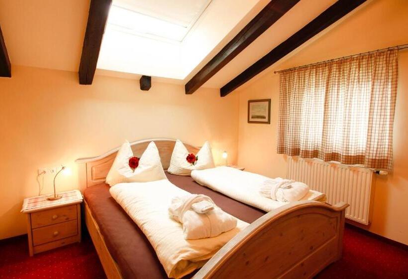 Апартаменты 2 Спальни с Балконом, Alpenlandhaus Menardi