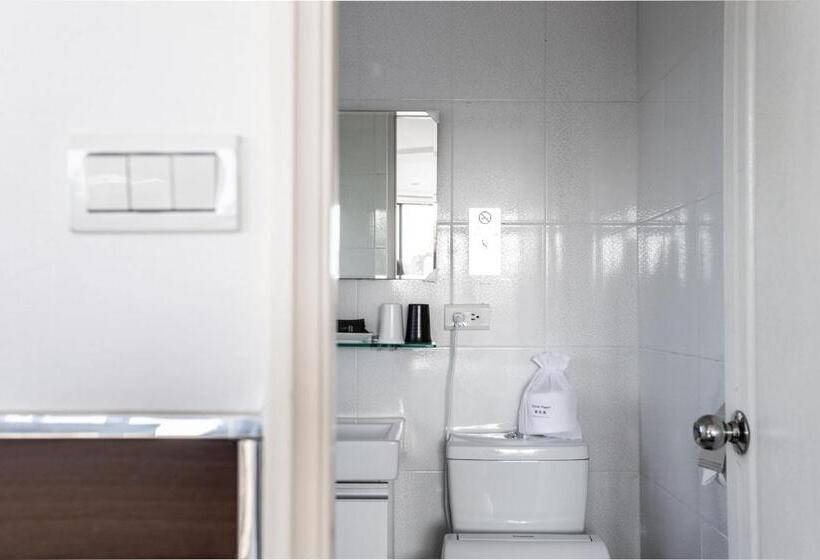 اتاق استاندارد سه تخته با چشم‌انداز, Hub Hotel   Songshan Airport Branch