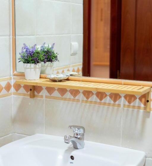 1 Bedroom Penthouse Apartment, Apartamentos Granata