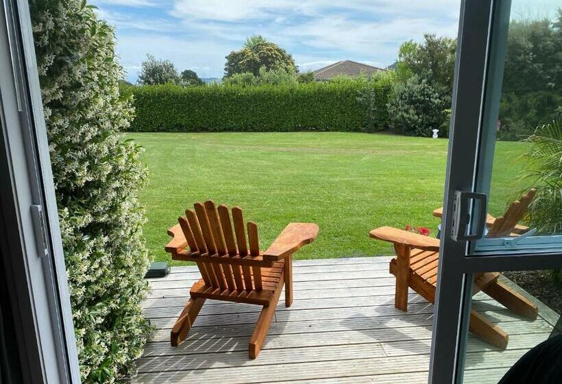 Люкс Deluxe Кровать Кинг, Fitzroy Bnb 39b Whangapoua Road