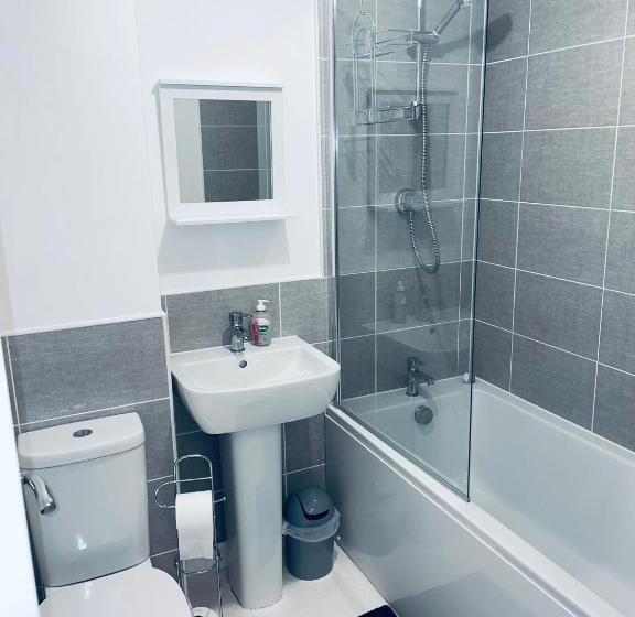Апартаменты 2 Спальни, Cosy Family Home   Coventry City Centre   Entire House
