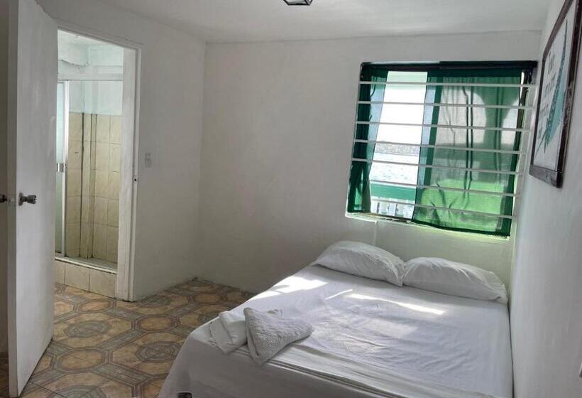 اتاق استاندارد, The Wave Hostel Corn Island