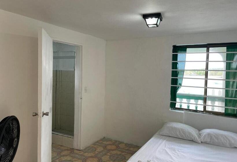 اتاق استاندارد, The Wave Hostel Corn Island