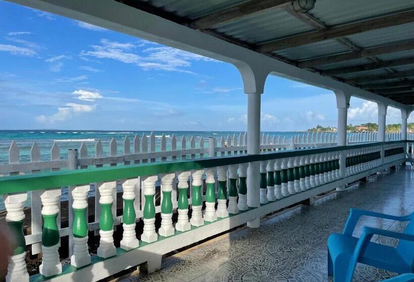 اتاق لوکس, The Wave Hostel Corn Island