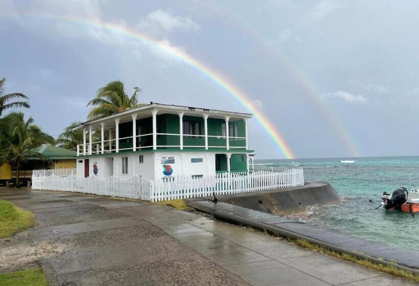 اتاق استاندارد چهار تخته با چشم‌انداز دریا, The Wave Hostel Corn Island