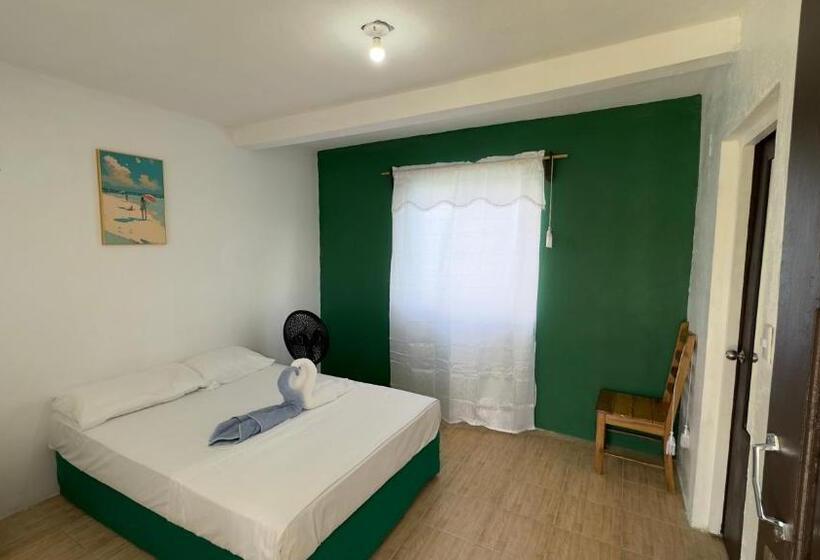 اتاق استاندارد با چشم‌انداز دریا, The Wave Hostel Corn Island