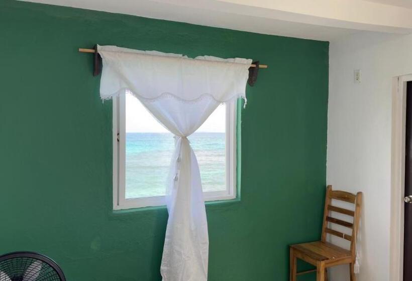 اتاق استاندارد با چشم‌انداز دریا, The Wave Hostel Corn Island