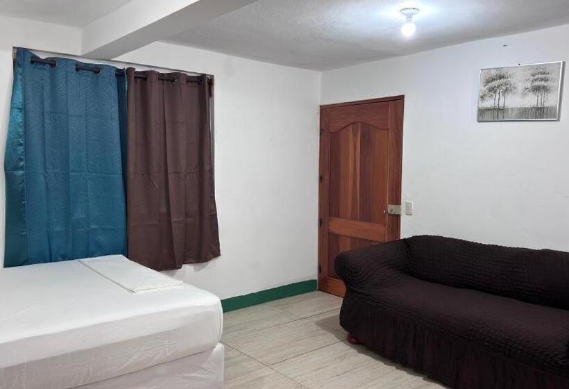 اتاق لوکس چهار تخته, The Wave Hostel Corn Island