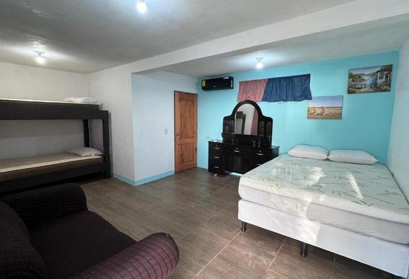 اتاق لوکس چهار تخته, The Wave Hostel Corn Island