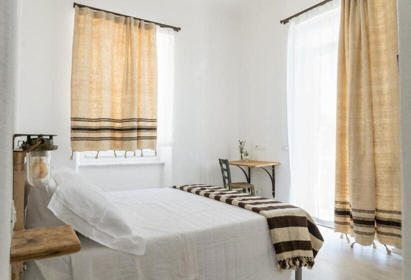 غرفة قياسية مطلّة علي البحر مزوَّدة بشُرفة, Agriturismo Belvedere 9