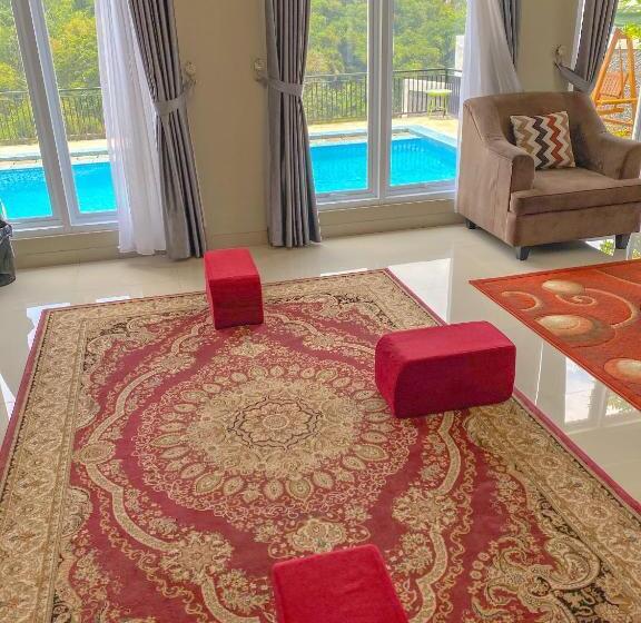 Вилла 3 Спальни, Al Marina Resort