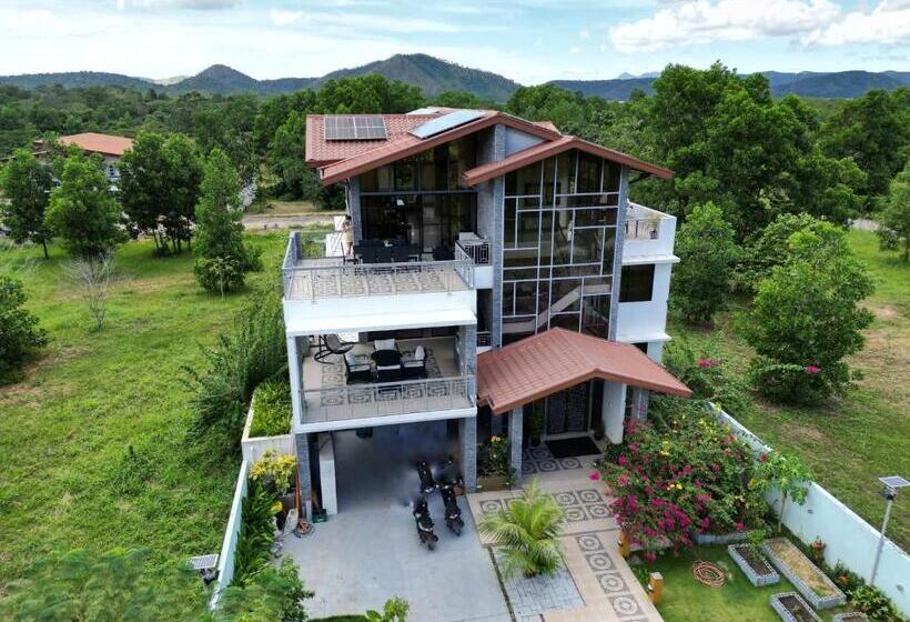 套房带园景, Bella Villa Coron
