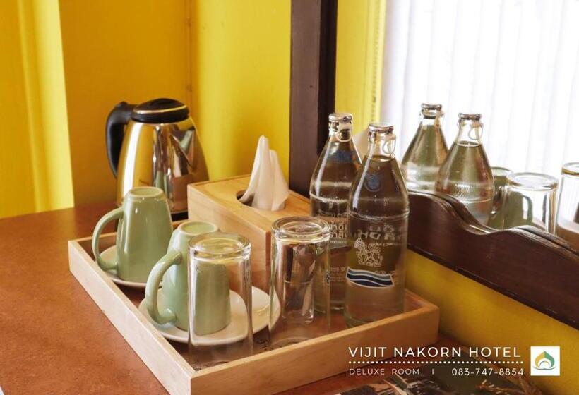 デラックスルーム, Vijit Nakorn