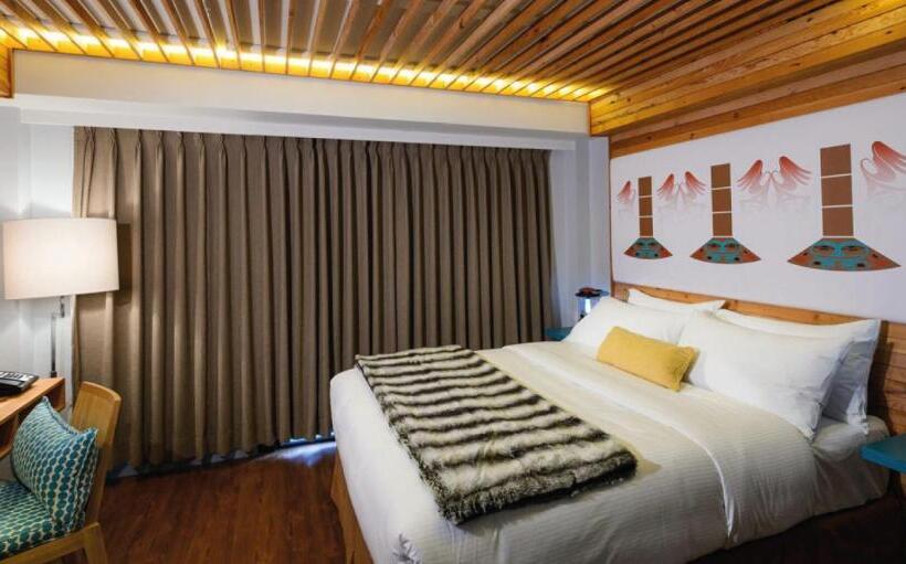 Номер Deluxe, Skwachays Lodge