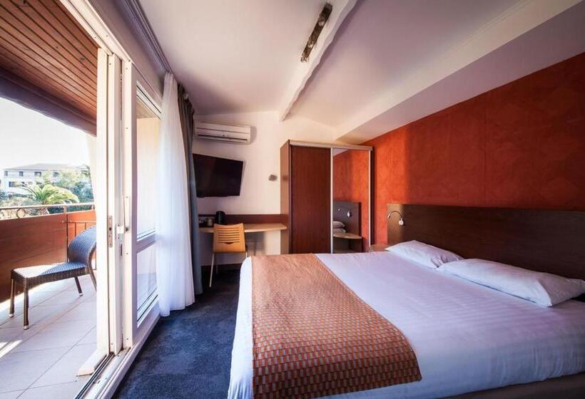 سوییت جونیور با بالکن, Spa Plage St Jean