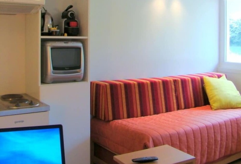 Студия Стандарт, Hôtel Pierre Blanche