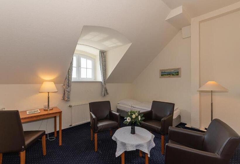 스탠다드 트리플 룸, Kurhotel Sassnitz