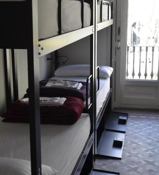 Кровать в Общей Комнате, 360 Hostel Borne