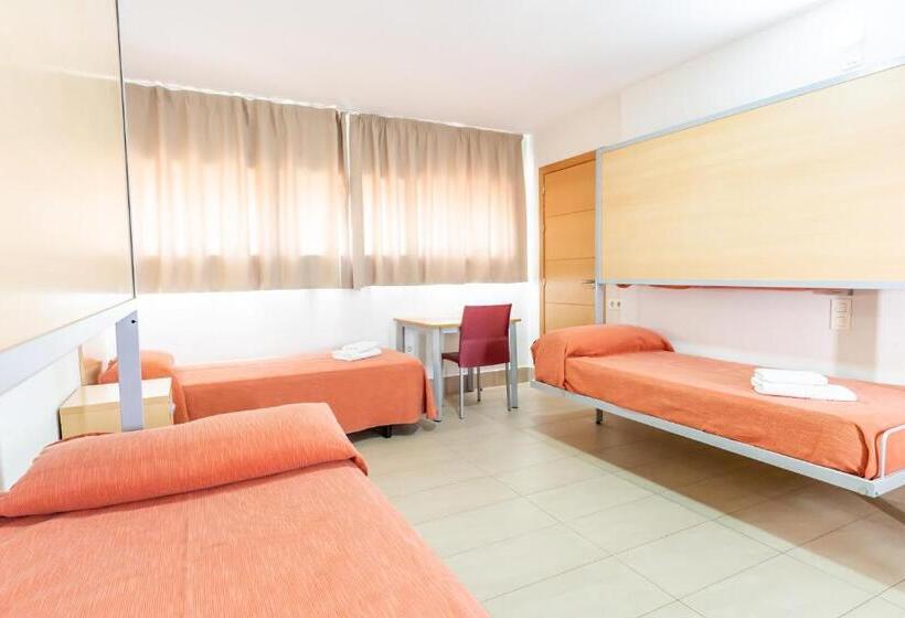 اتاق استاندارد سه نفره, Albergue Inturjoven Sevilla