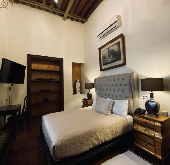 اتاق لوکس, Casa Pedro Loza