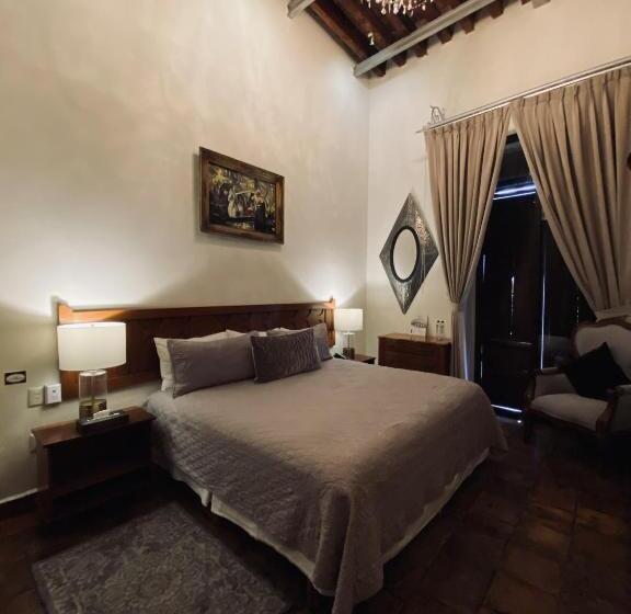 اتاق لوکس, Casa Pedro Loza