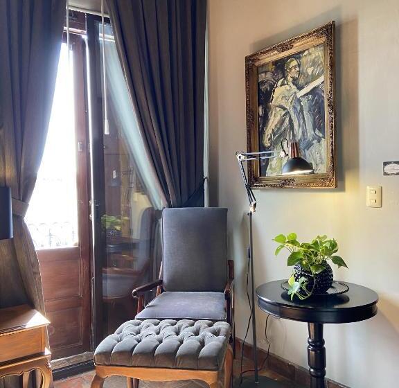 اتاق لوکس, Casa Pedro Loza