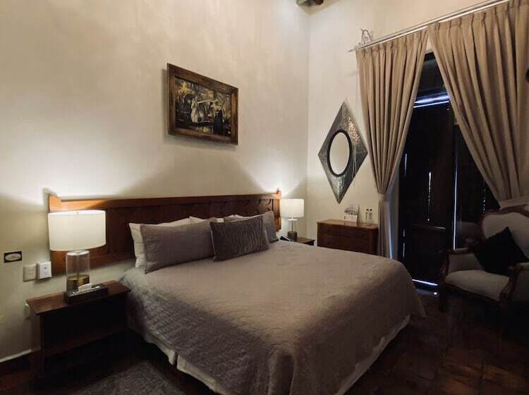 اتاق لوکس, Casa Pedro Loza