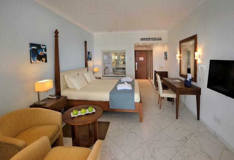 Номер Superior Боковой Вид на Море, Olympic Lagoon Resort Paphos
