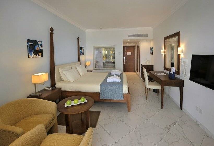 Номер Superior Боковой Вид на Море, Olympic Lagoon Resort Paphos