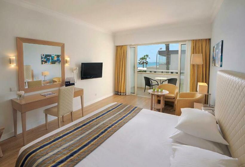 Номер Deluxe Вид на Море Боковой, Olympic Lagoon Resort Paphos