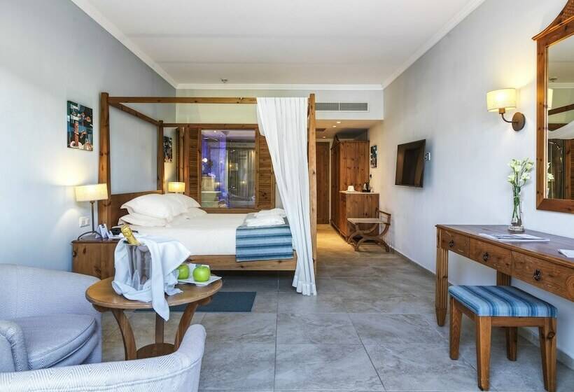 Полулюкс с Бассейном, Olympic Lagoon Resort Paphos