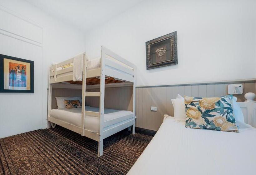 패밀리 룸, Cremorne Point Manor