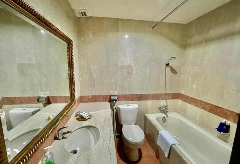 سوییت جونیور, Crown Vista