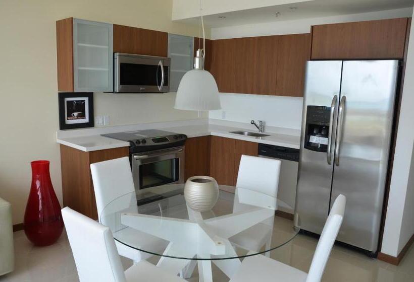 带2个卧室的公寓, Blue Residences
