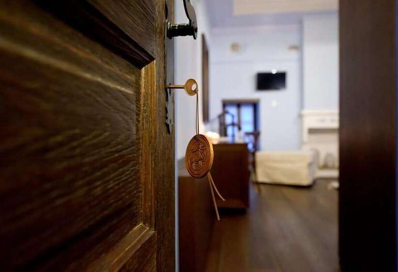 سوییت جونیور, Orologopoulos Mansion Luxury